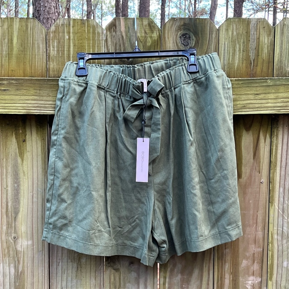 BCBGENERATION Belted Pull On Shorts with pockets Women’s Large NWT NEW